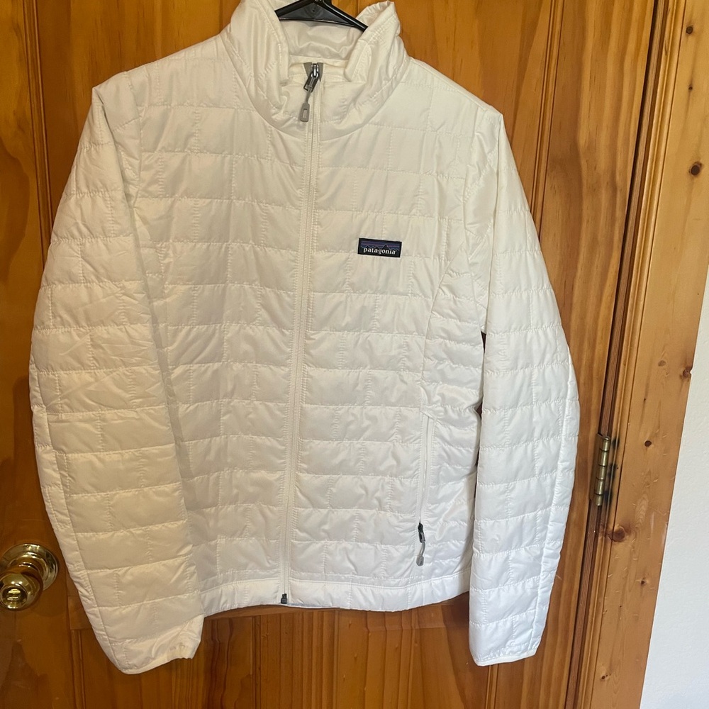 Patagonia Women's white nanopuff